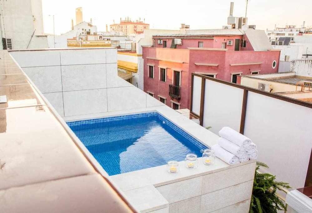 Atico Con Piscina Junto Catedral De Sevilla Exterior photo